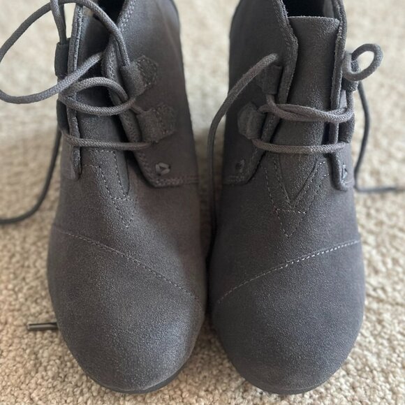 Toms Size 6 Gray Wedges - Picture 2 of 4